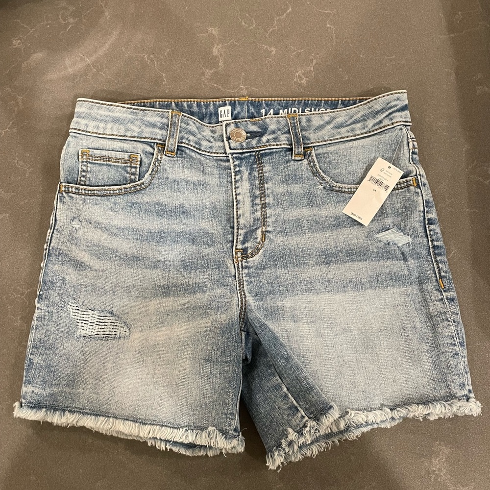 NWT Girl’s GAP cut off jean shorts,